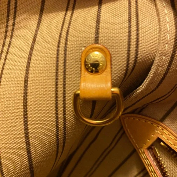 Louis Vuitton Monogram Neverfull MM - Picture 7 of 16